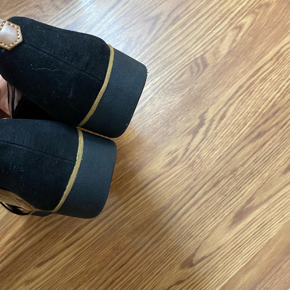 Dr. Scholl’s Be Energized Webster Loafer. Suede/Patent slip-on loafer. Size 8.5 - Picture 3 of 4